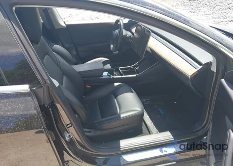 2018 Tesla Model 3 Long Range/Performance z USA, uszkodzony, nr VIN 5YJ3E1EB4JF188104